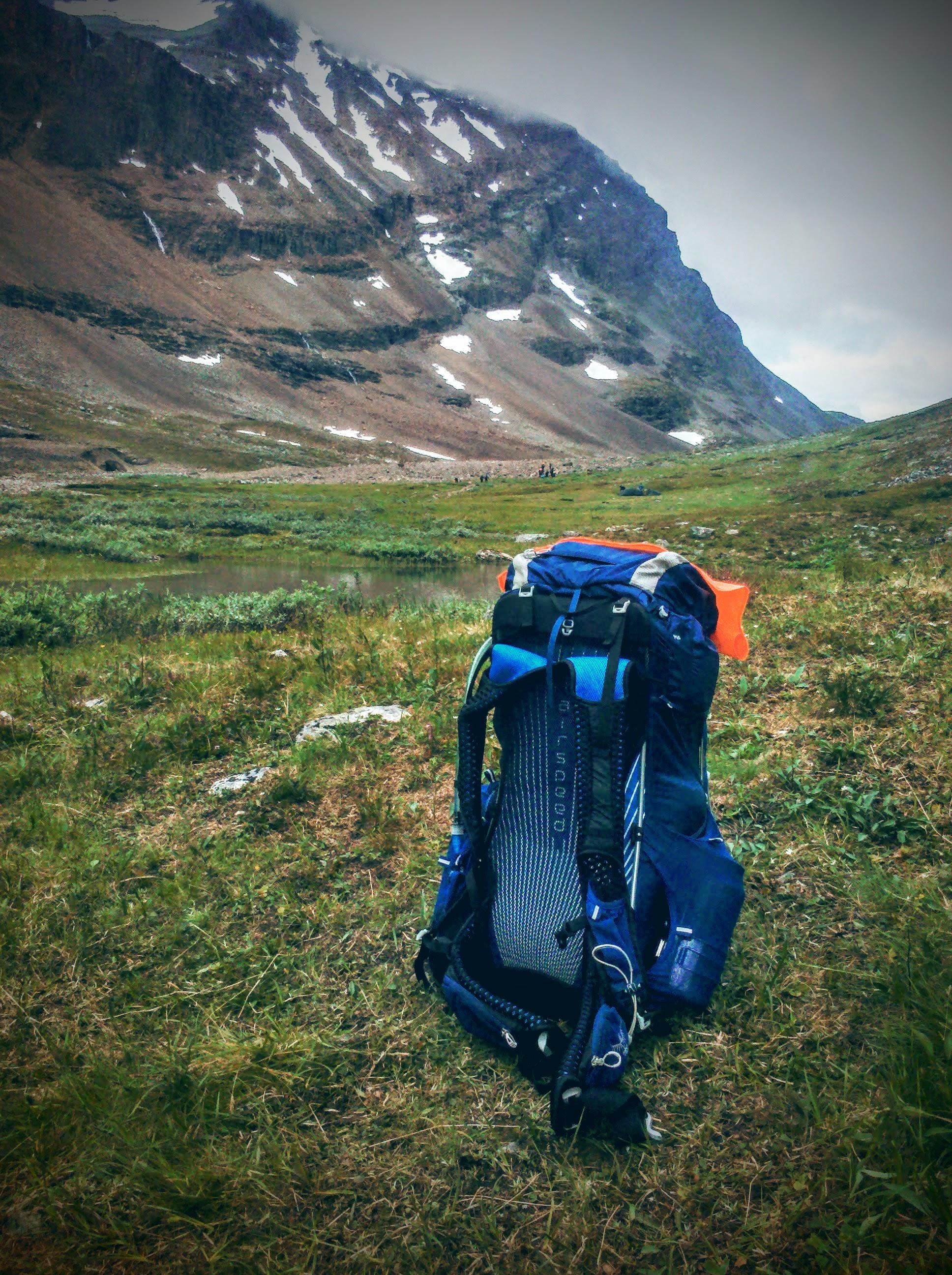 Ügyesen bepakolt 48 literes hátizsákkal a sarkkörön túl