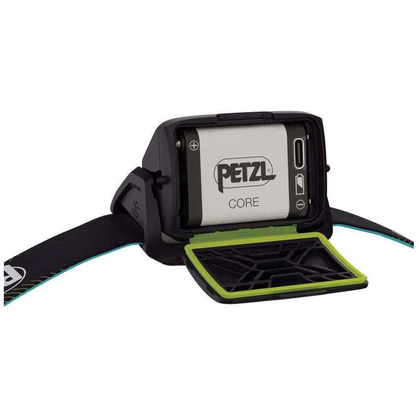 PETZL Actik Core 625 fejlámpa tölthető akkumulátorral