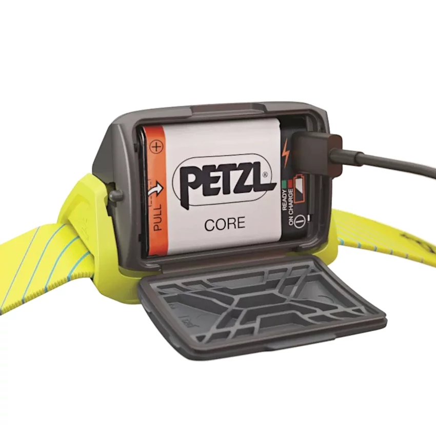 PETZL TIKKA CORE 450  fejlámpa akkumulátorral